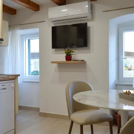Apartment Sime Split