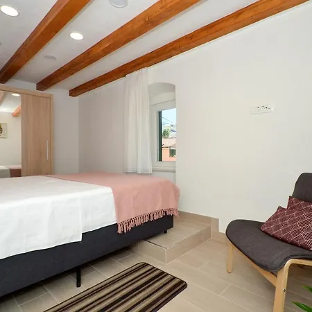 Apartment Sime Split